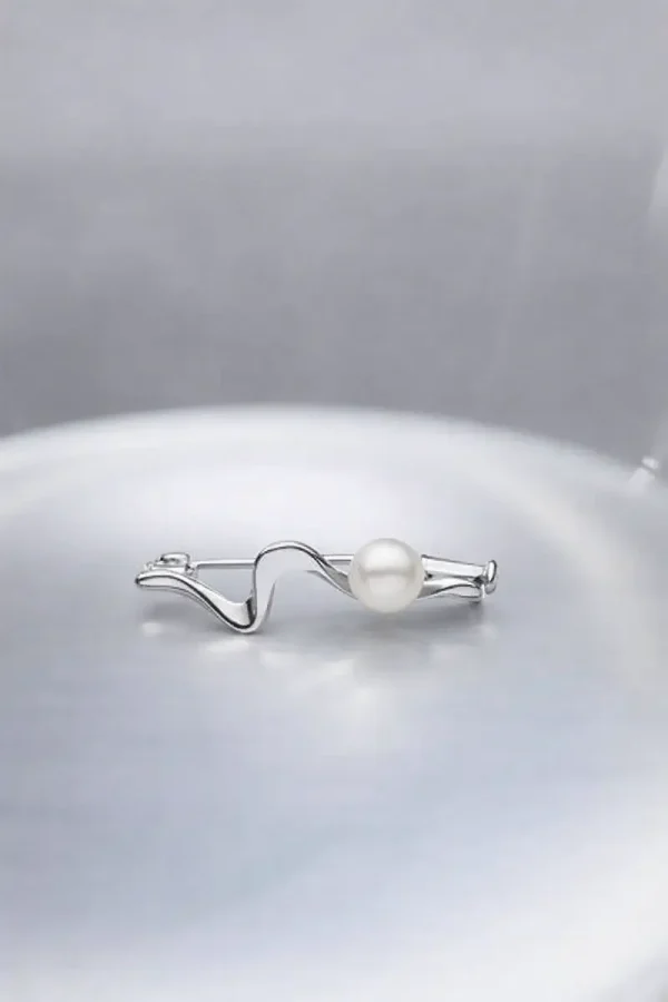 Brooch with Pearl